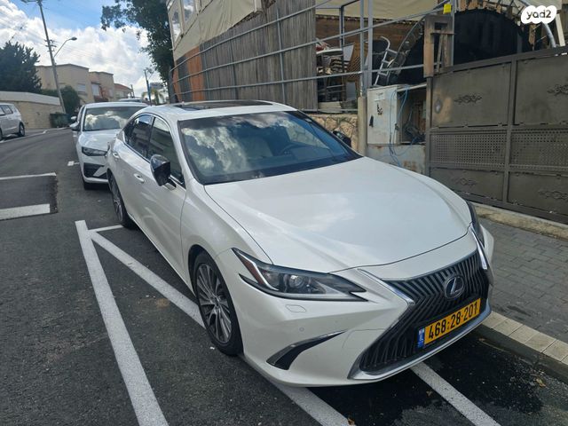 מודעת רכב לקסוס ES