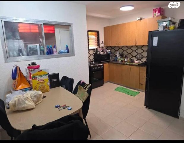 לוי אשכול 18