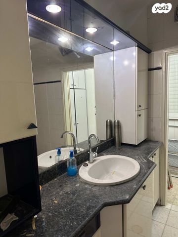 בנימין זאב באכר 30