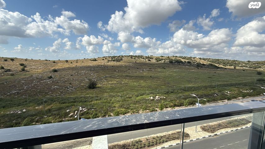 גג/ פנטהאוז, מורשת, מודיעין מכבים רעות