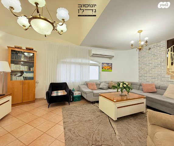 מודעת נכס, המייסדים, קרית מלאכי