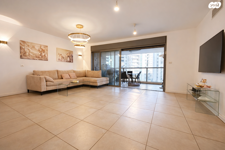 מודעת נכס, מתחם 1200, הוד השרון