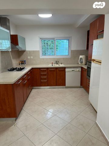 הרב אברהם הלל 