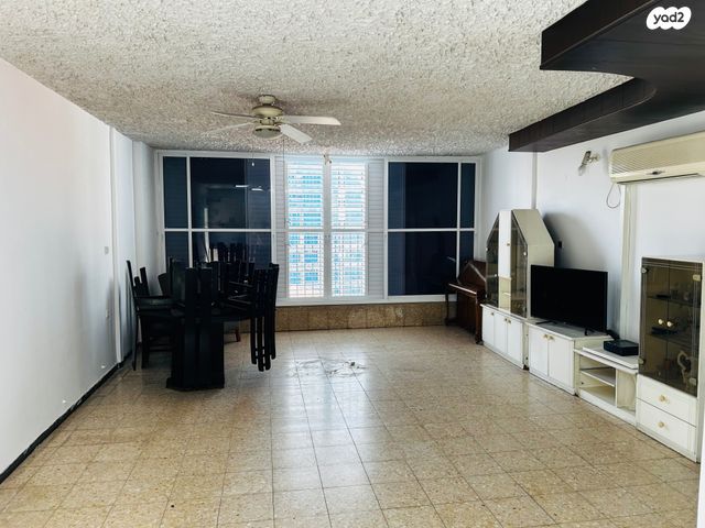 דרך זאב ז'בוטינסקי 22