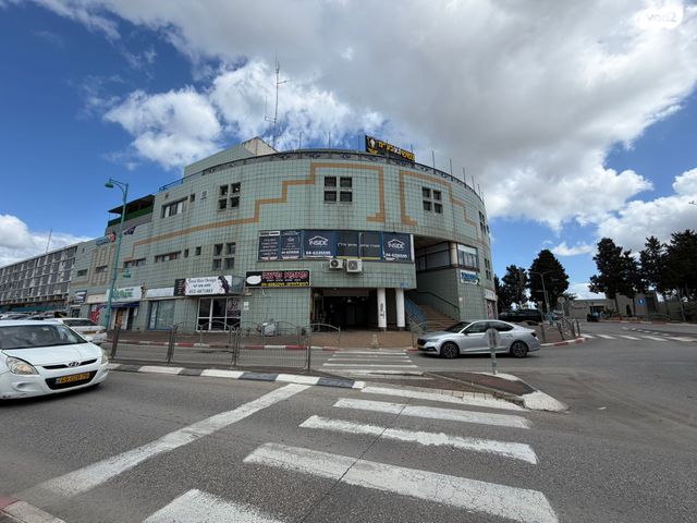 חנויות/ שטח מסחרי