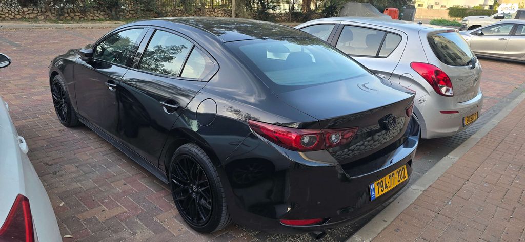 מודעת רכב מאזדה 3