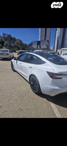 מודעת רכב טסלה מודל 3