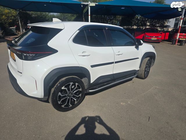 מודעת רכב טויוטה יאריס קרוס