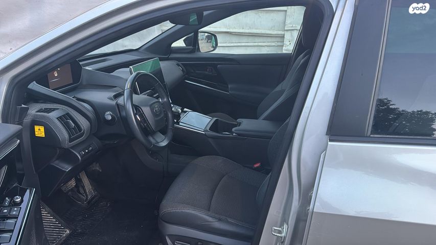 מודעת רכב טויוטה bZ4X