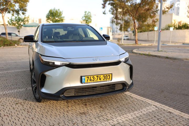 מודעת רכב טויוטה bZ4X