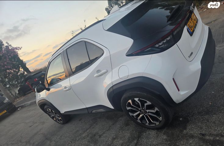 מודעת רכב טויוטה יאריס קרוס