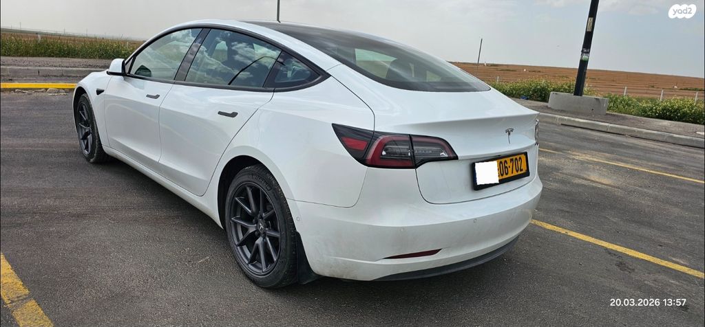 מודעת רכב טסלה מודל 3