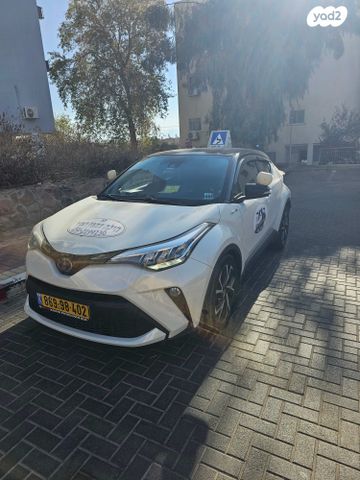 מודעת רכב טויוטה C-HR