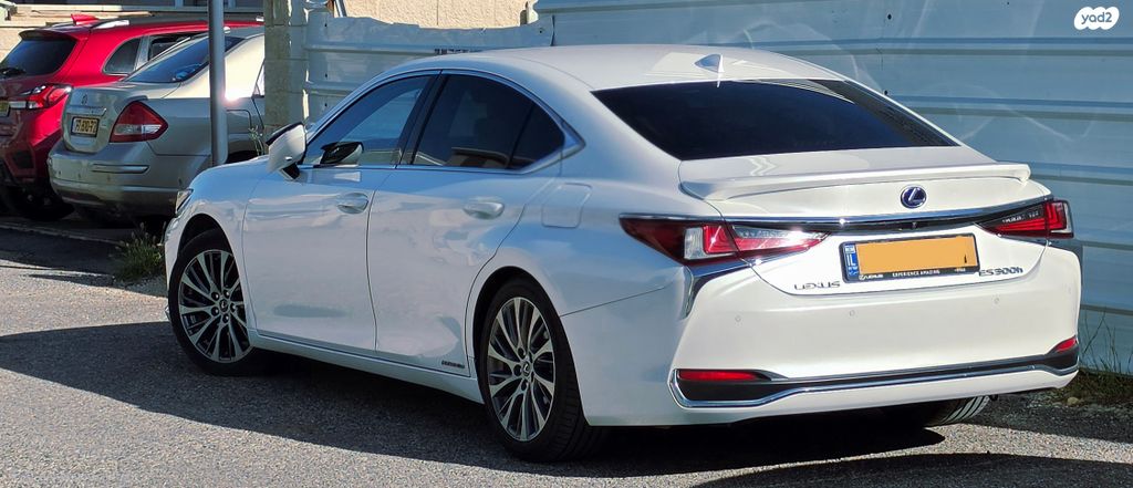 מודעת רכב לקסוס ES