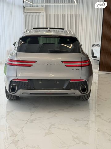 מודעת רכב ג'נסיס GV70