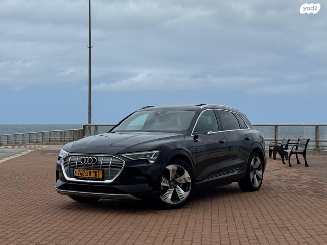 מודעת רכב אאודי E-tron