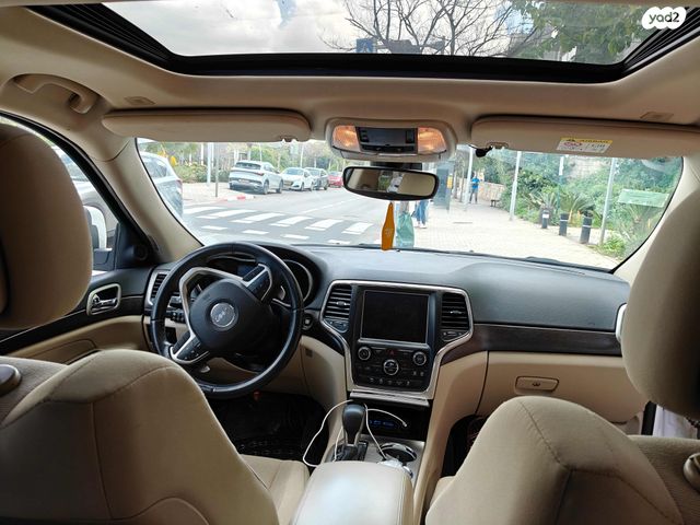 מודעת רכב ג'יפ גרנד צ'ירוקי