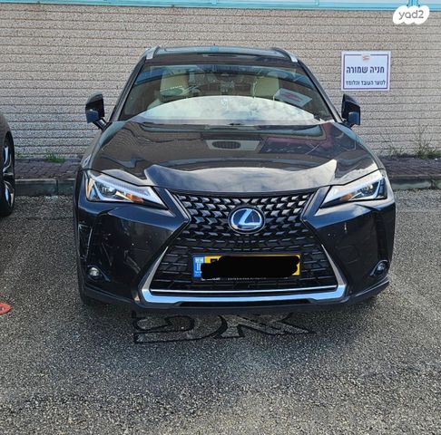 מודעת רכב לקסוס UX