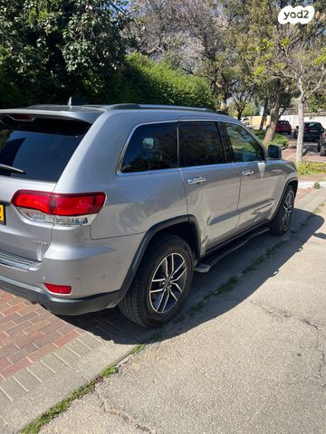 מודעת רכב ג'יפ גרנד צ'ירוקי