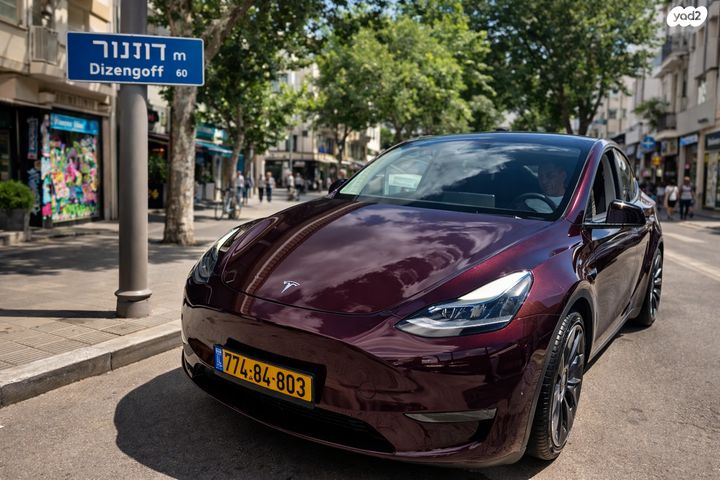מודעת רכב טסלה מודל Y