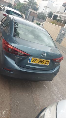 מודעת רכב מאזדה 3