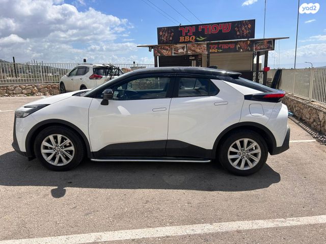מודעת רכב טויוטה C-HR