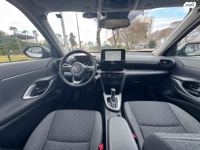 מודעת רכב טויוטה יאריס קרוס