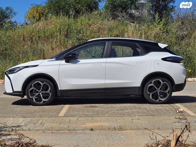 מודעת רכב ג׳ילי Geometry C