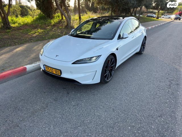 מודעת רכב טסלה מודל 3