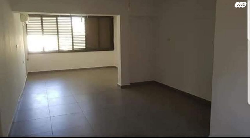 קיבוץ גלויות 33