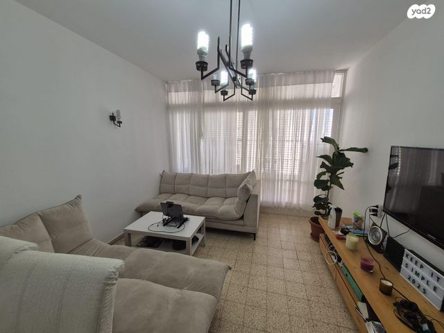 שדרות ירושלים 33