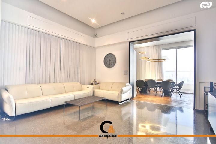 גג/ פנטהאוז, משכנות האומנים, קרית מוצקין