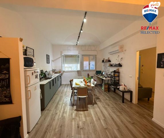 מודעת נכס, שרה, שער פלמר, תחנת רכבת השמונה, חיפה