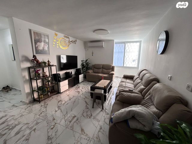 רחבת הרב עוזיאל 13