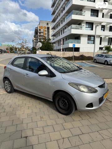 מודעת רכב מאזדה 2