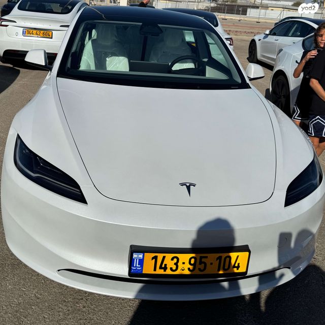 מודעת רכב טסלה מודל 3
