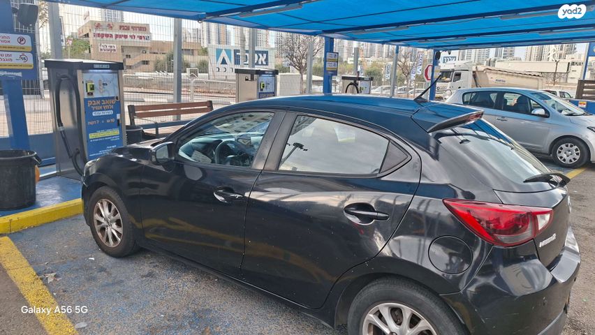 מודעת רכב מאזדה 2