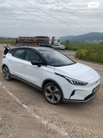 מודעת רכב ג׳ילי Geometry C