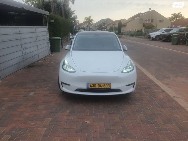 מודעת רכב טסלה מודל Y