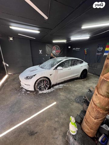 מודעת רכב טסלה מודל 3