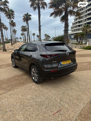 מודעת רכב מאזדה CX-30 2