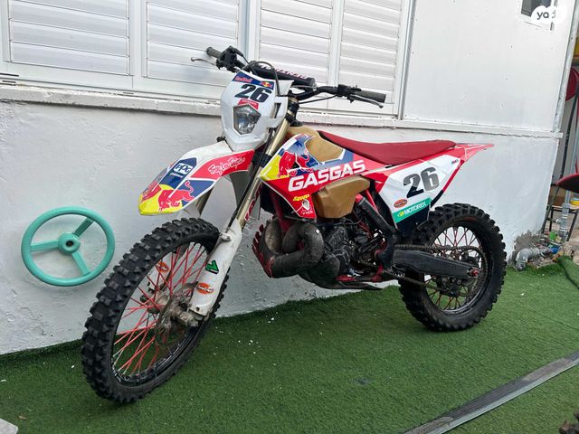 מודעת רכב גאס-גאס EC300