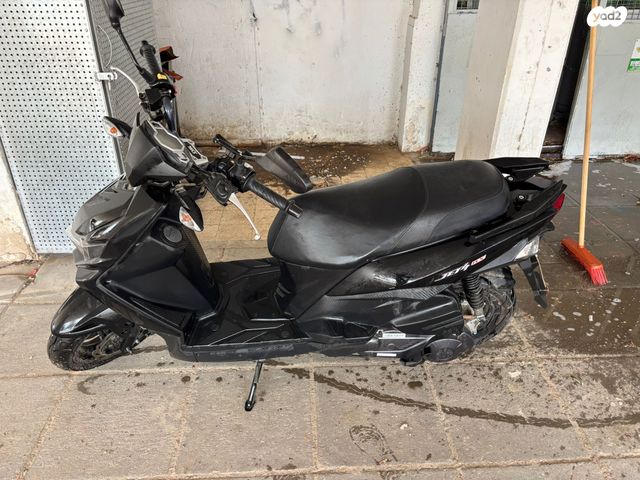 מודעת רכב סאן יאנג Jet 4 RX