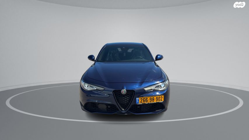 מודעת רכב אלפא רומיאו ג'וליה