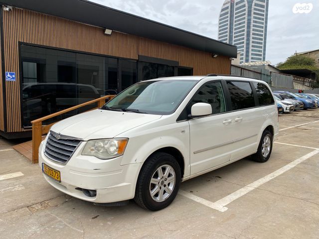 מודעת רכב קרייזלר גראנד וויאג'ר