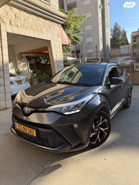 מודעת רכב טויוטה C-HR