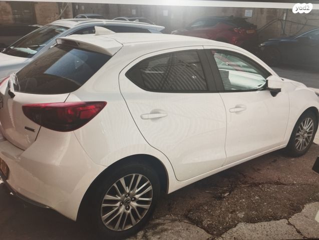 מודעת רכב מאזדה 2