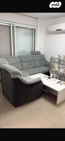 שדרות יגאל אלון 19