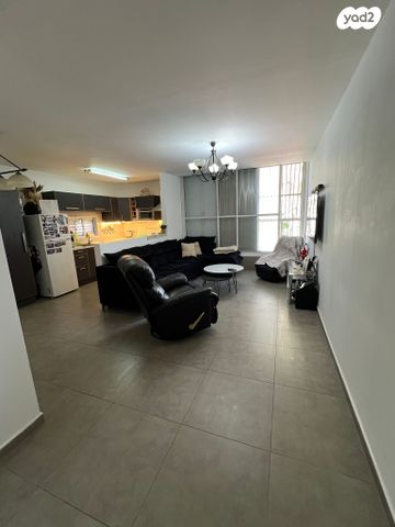 דירה, רמב"ם, ראשון לציון