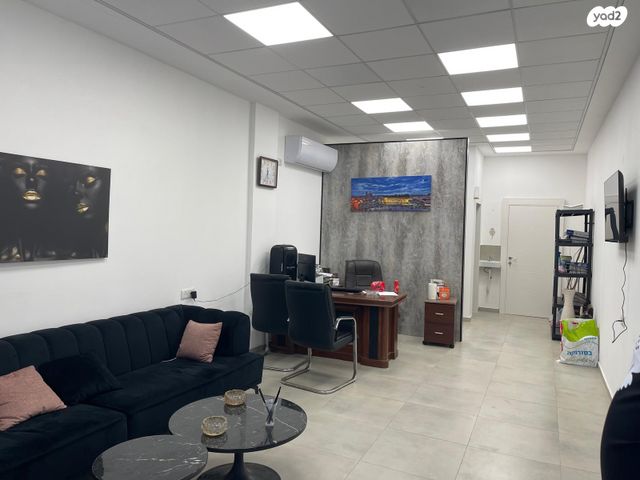 חנויות/ שטח מסחרי